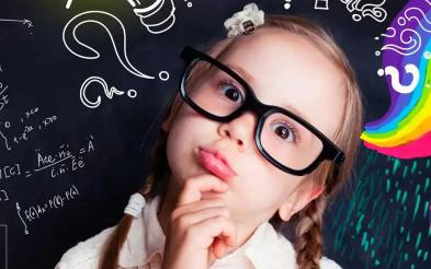 niña estudiante pensativa